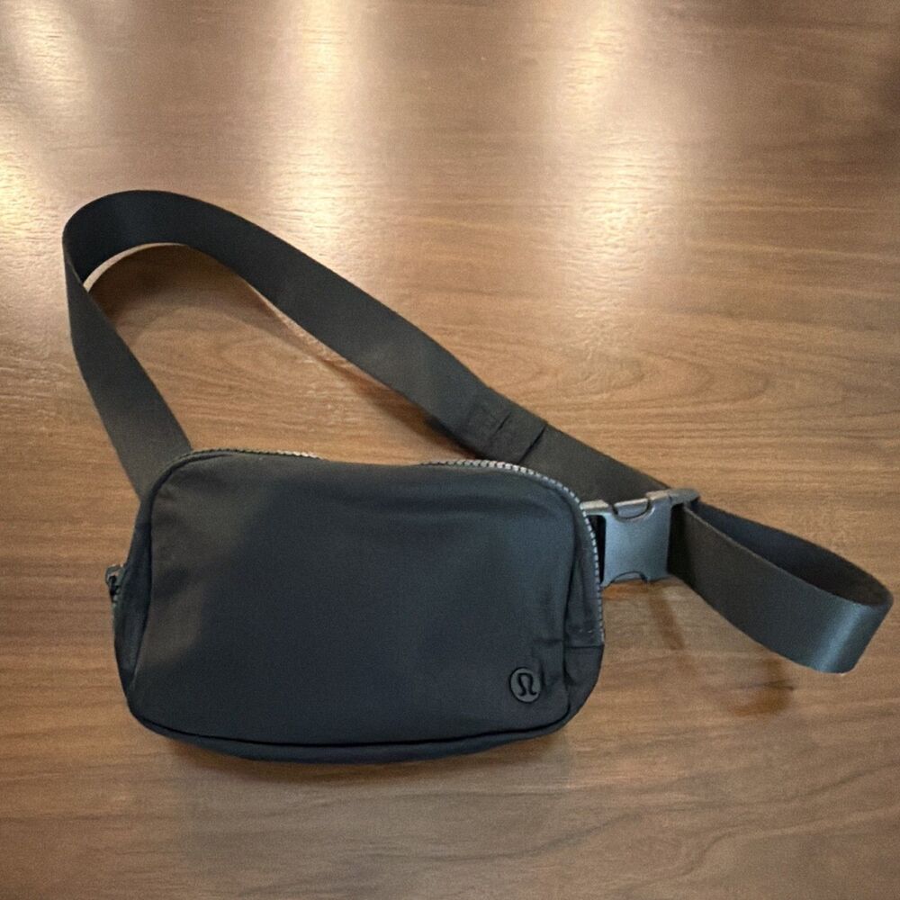 lululemon Everywhere Belt Bag Black 1L Zip Waist Pack 2 Pockets Fits 6.7"